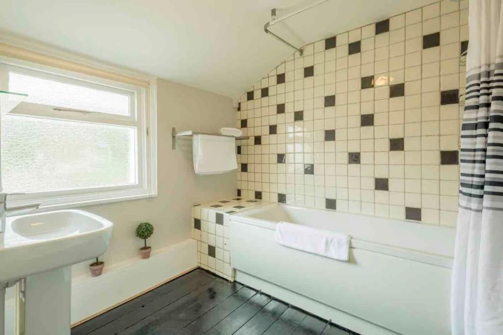 Cambridge 3 Bedroom Flat With Private Parking Kültér fotó