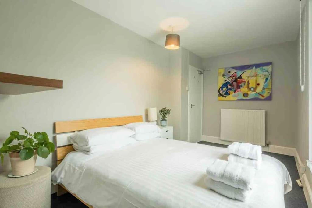 Cambridge 3 Bedroom Flat With Private Parking Kültér fotó