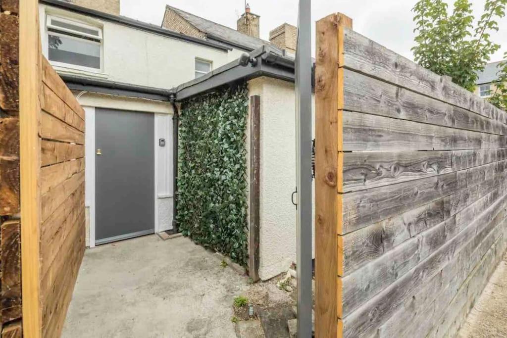 Cambridge 3 Bedroom Flat With Private Parking Kültér fotó